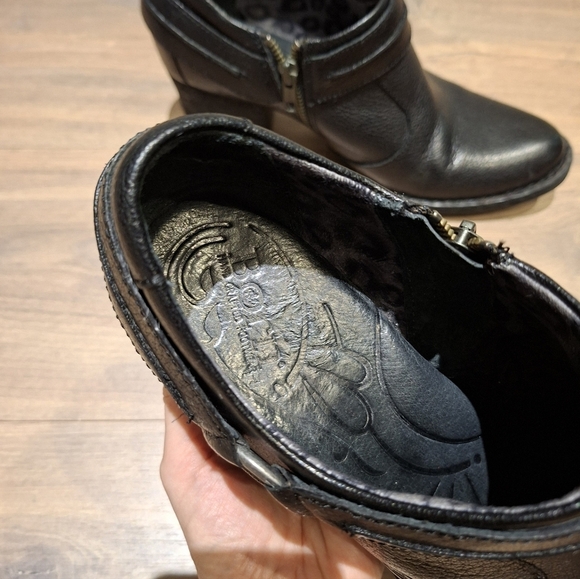 Born Women's Black Leather Western/Moto-inspired Ankle Boots (Size 9/EU 40.5) - Picture 5 of 11